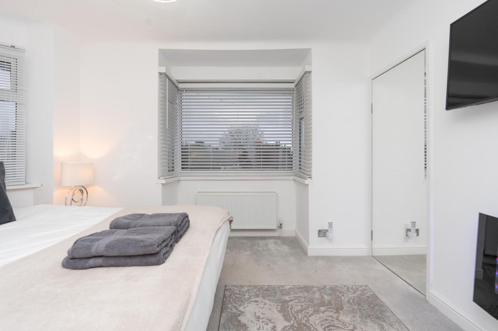 Вилла Estwood - Gated House Саутгемптон Экстерьер фото